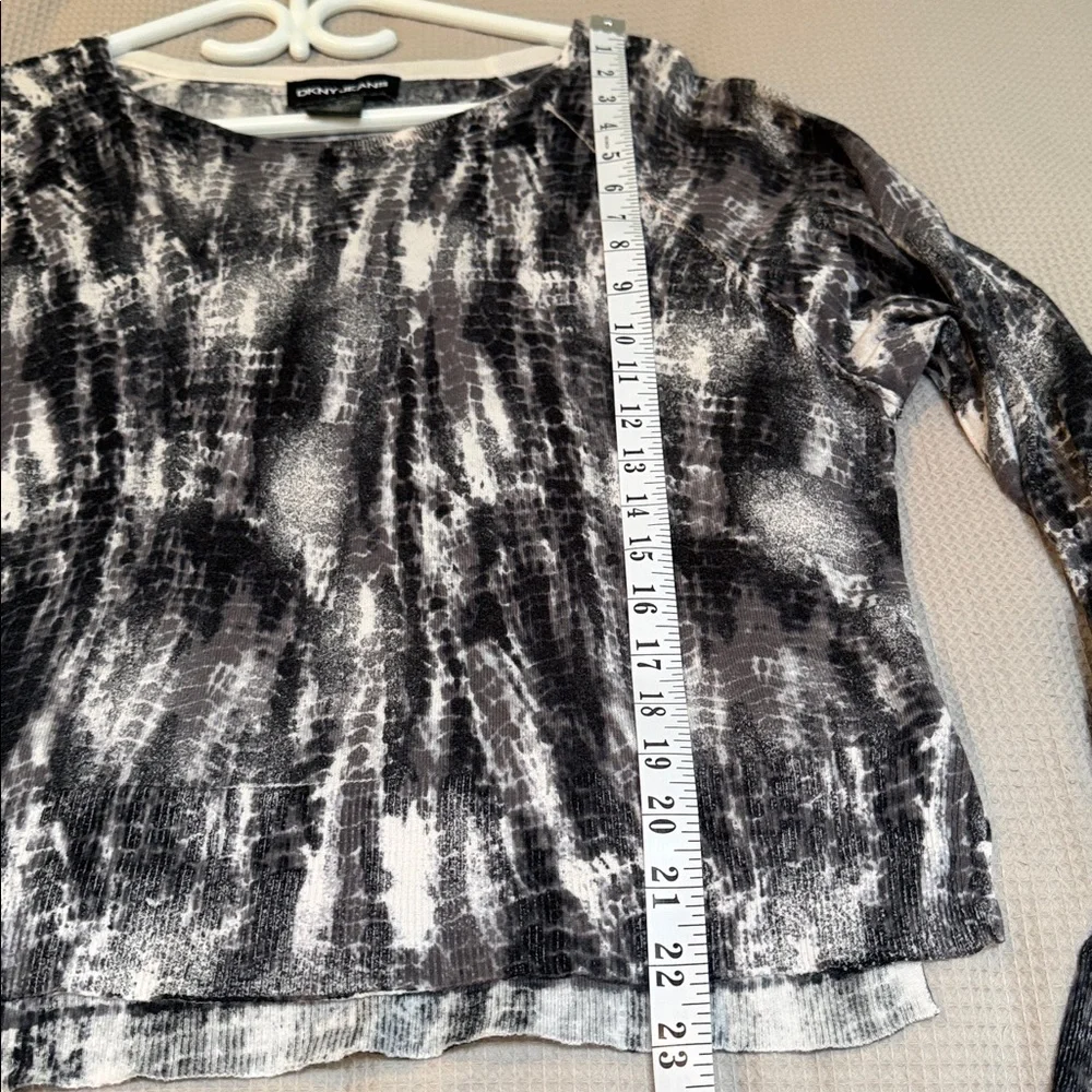 DKNY sz L Black white watercolour inkstroke pattern fine knit sweater side slit - Picture 6 of 9